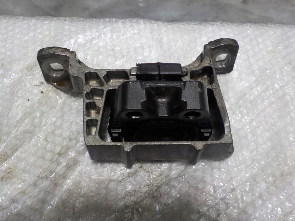 фото №1, Volvo v50 1.6 кронштейн подушка двигуна права