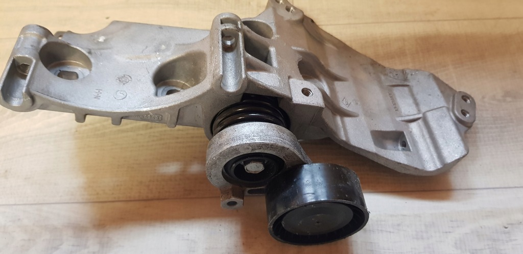 фото №1, Кронштейн генератора do renault clio iv 1.5 dci