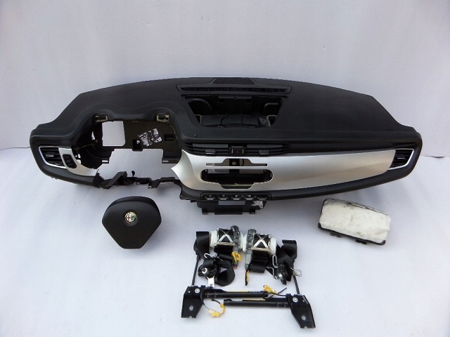 фото №1, Alfa romeo giulietta панель приладів подушка безпеки подушки безпеки ремені