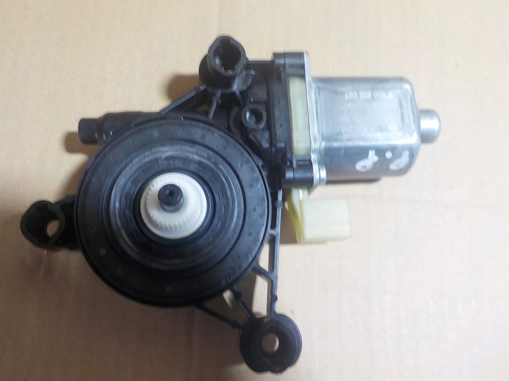 фото №6, Vw t-roc моторчик стекло правый перед 5q0959801a