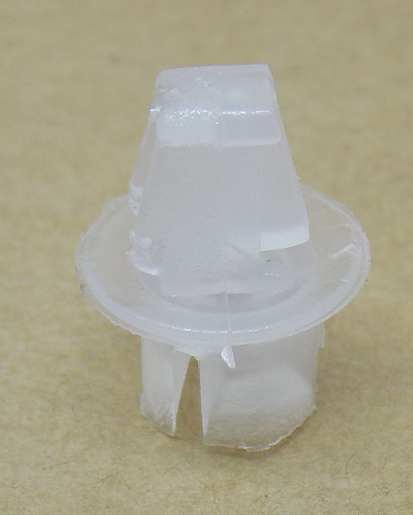 фото №7, Fiat 126p клипсы крепления фара лампы