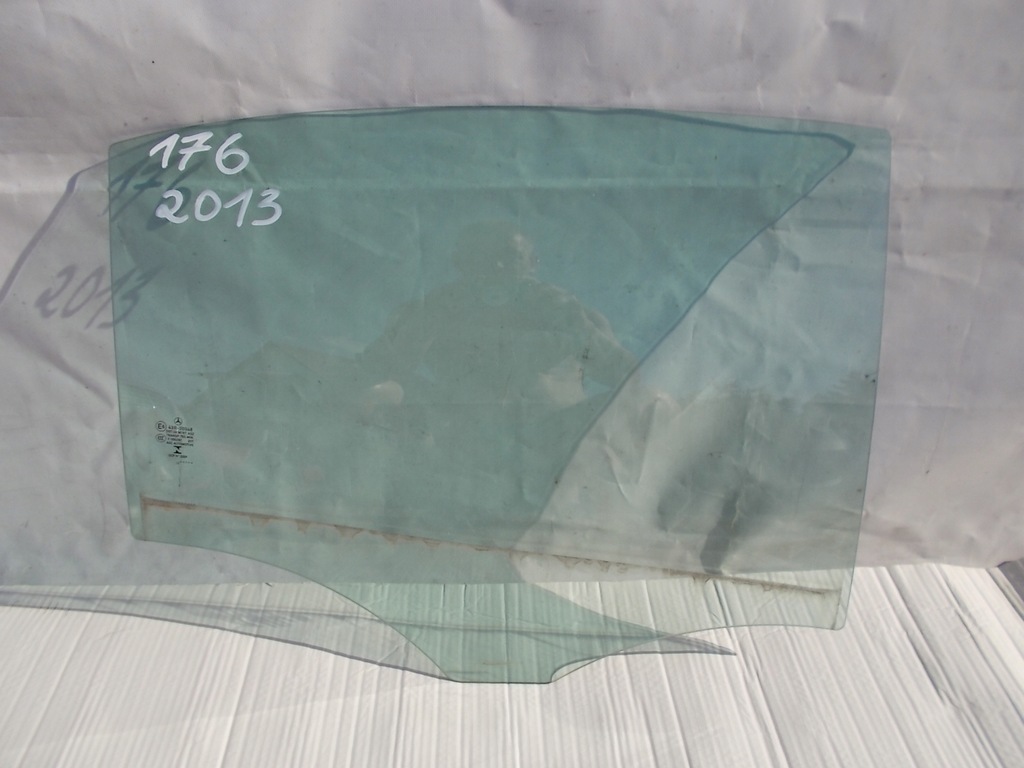фото №1, Mercedes a w176 скло права задня 2013r.