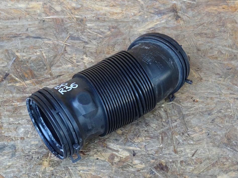 фото №1, Audi a3 rs3 8p ttrs 8j golf v r32 3.2 v6 шланг повітря 1k0129684p