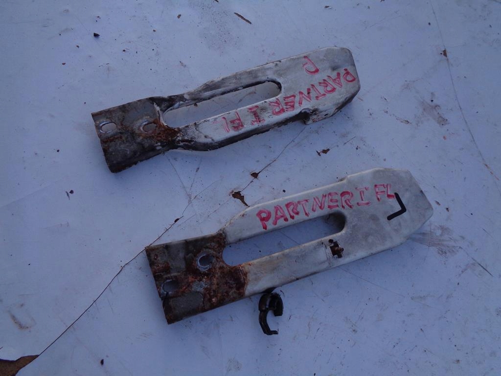 фото №1, Кронштейн правый перед peugeot partner 1