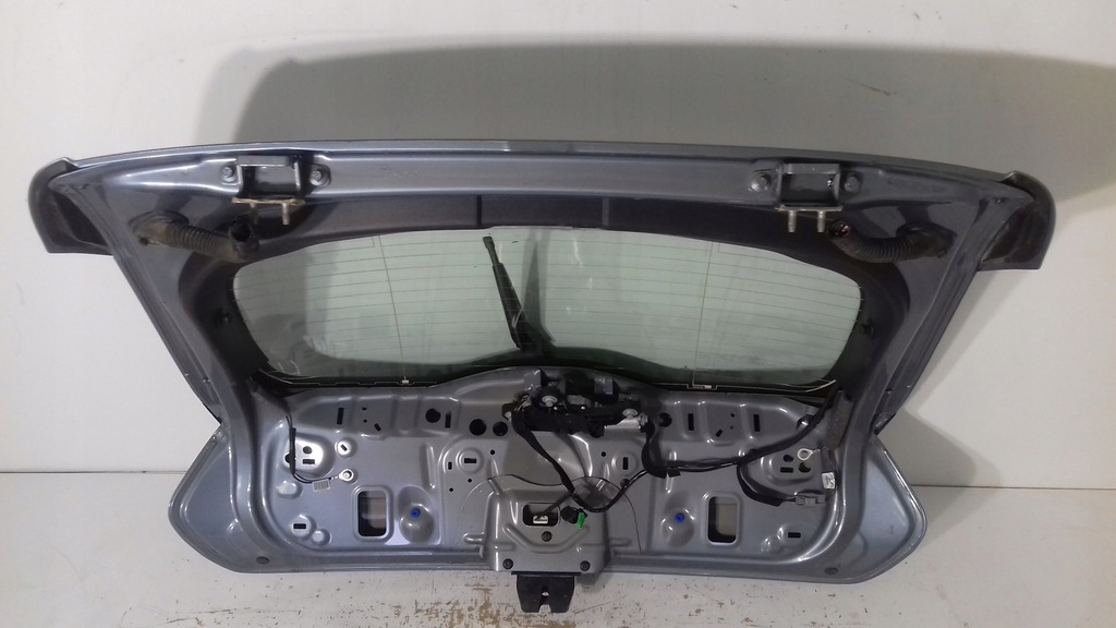 фото №9, Volvo v40 / 2019 крышка багажника задняя h188