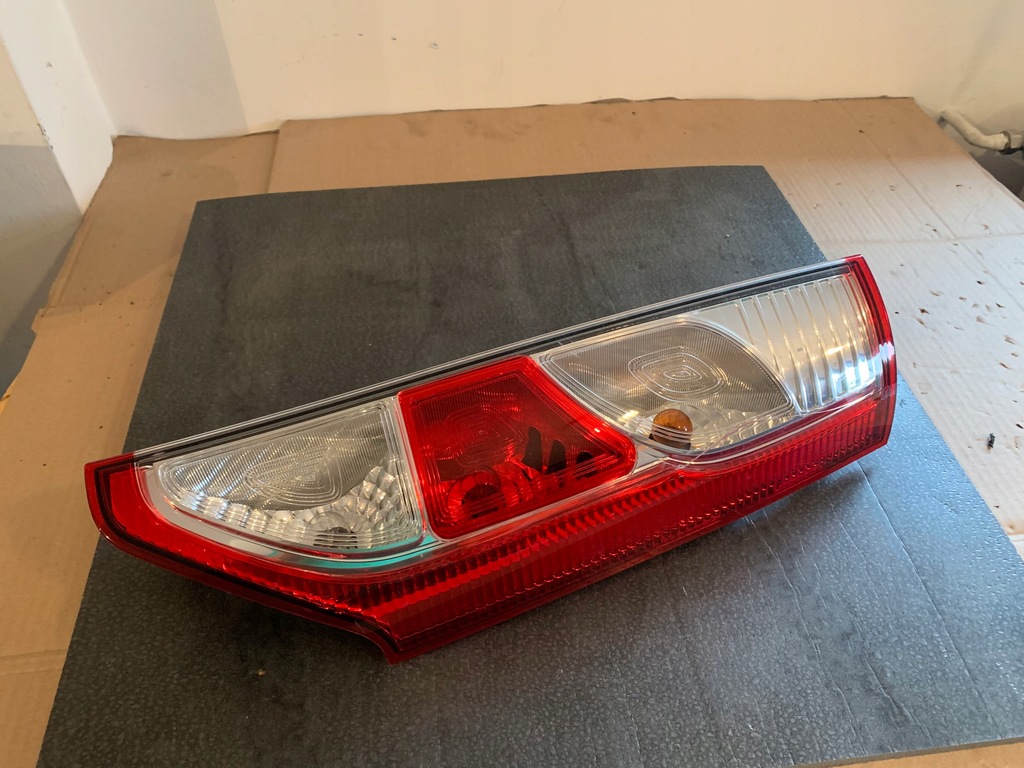 фото №1, Renault kangoo ii задняя правая лампа крышка багажника