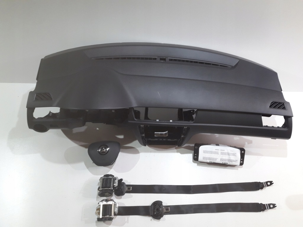 фото №1, Skoda rapid панель приладів консоль подушка безпеки подушки безпеки ремені