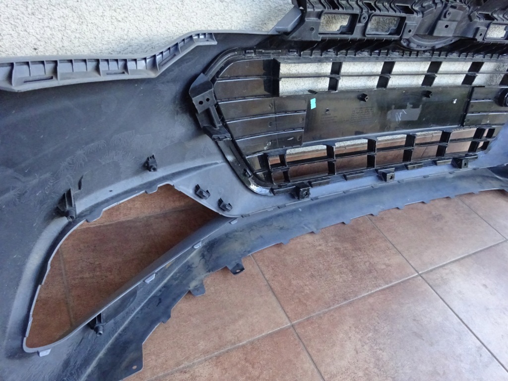 Hyundai i20 2015- 15- бампер передний решётка turbo в Украине