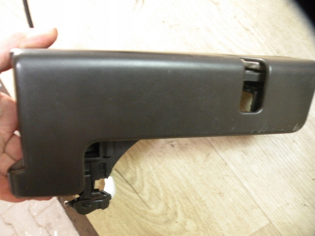 фото №4, Volvo v60 - замок підголівник спинка правий задня