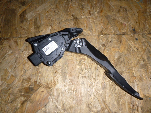 Купити Потенціометр газу opel astra k 13466236