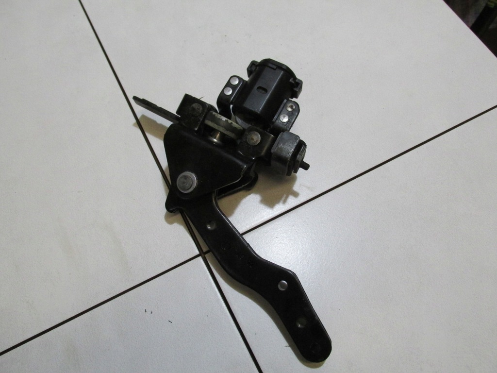 фото №3, Ролик петля кронштейн двері задня нижній b-max 2013 rok