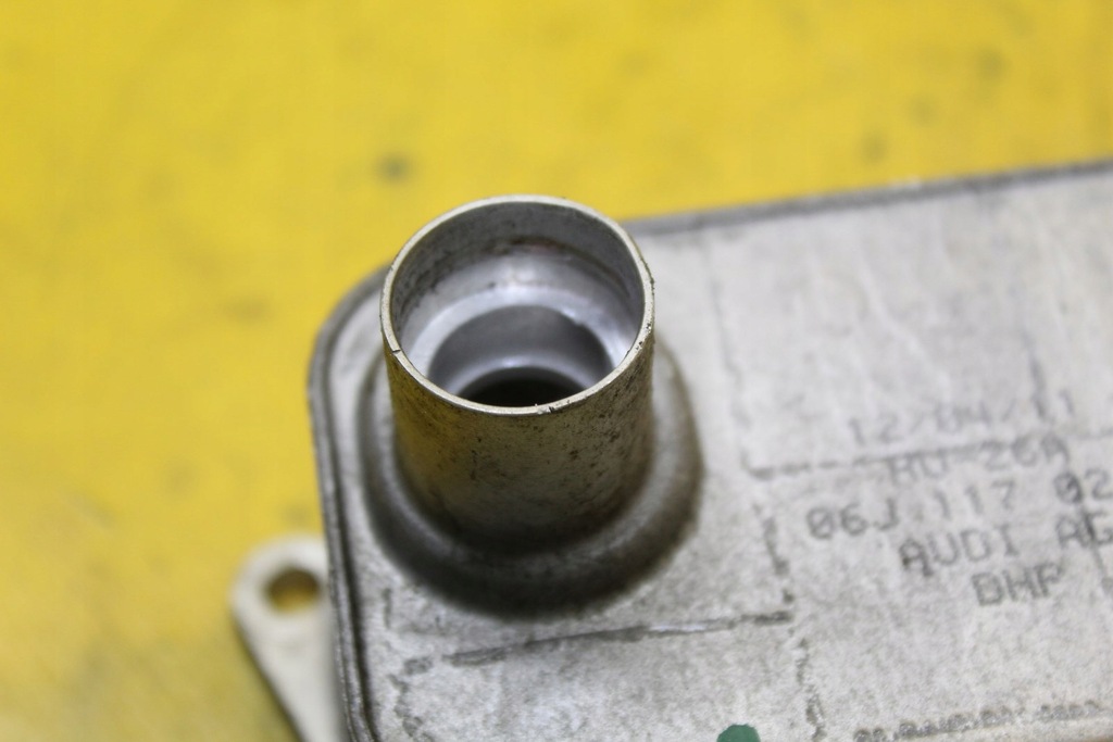 фото №4, Радиатор масла a4 b8 1.8 tfsi 06j117021j