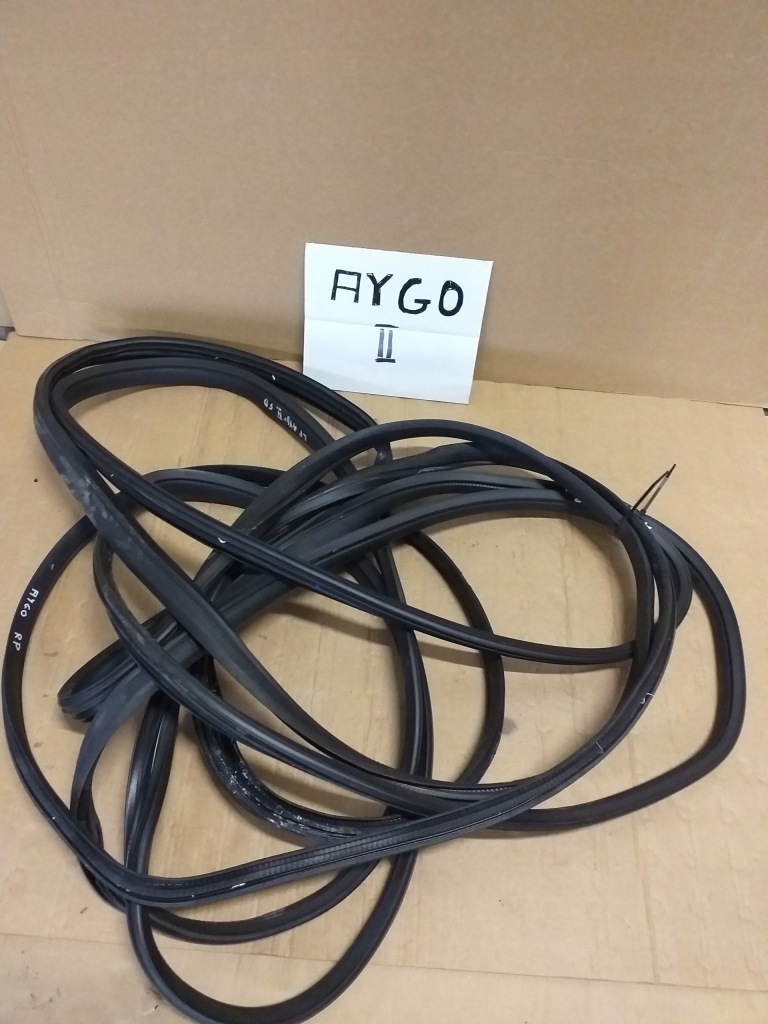 фото №1, Toyota aygo ii прокладка дверь левая левый задняя