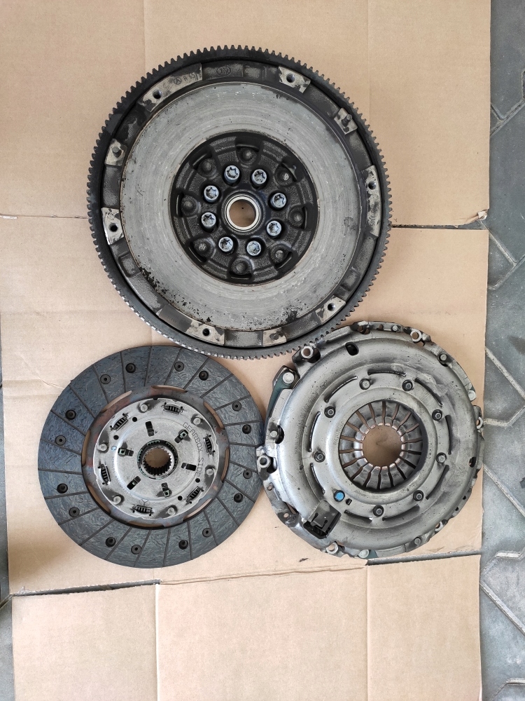 фото №1, Mercedes 1.8 cdi a6510303305 колесо двухмассовый сцепление