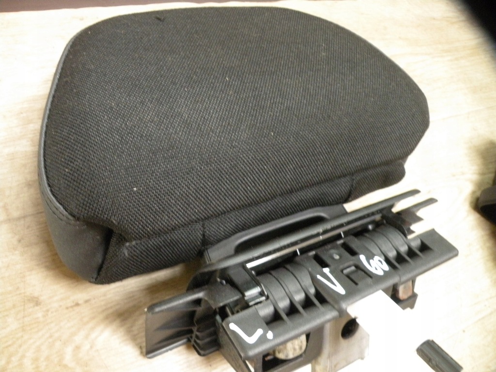 фото №5, Volvo v60 - замок підголівник спинка лівий задня