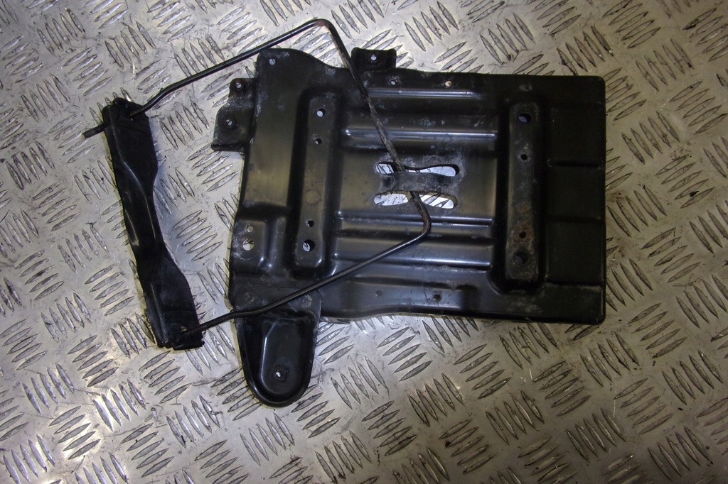 фото №5, Основа акумулятор креплення suzuki kizashi 2.4b 09-