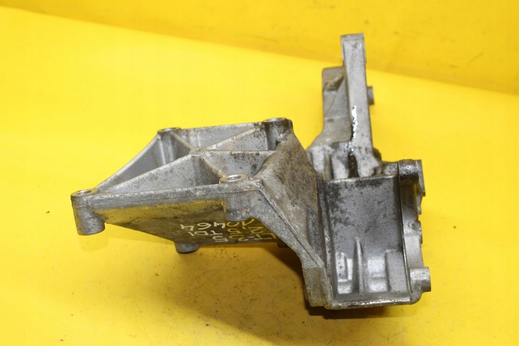 фото №7, Кронштейн генератора vw lt-35 2.5 tdi 074145169f