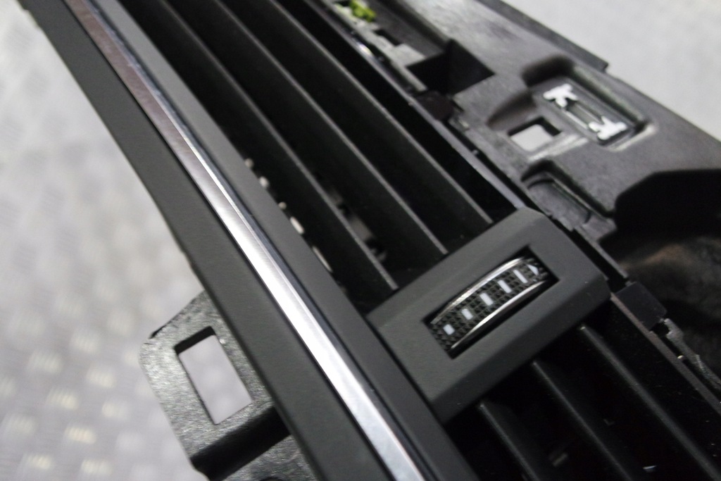 фото №8, Audi s5 a5 8w6 решётка консоли панели воздуховод