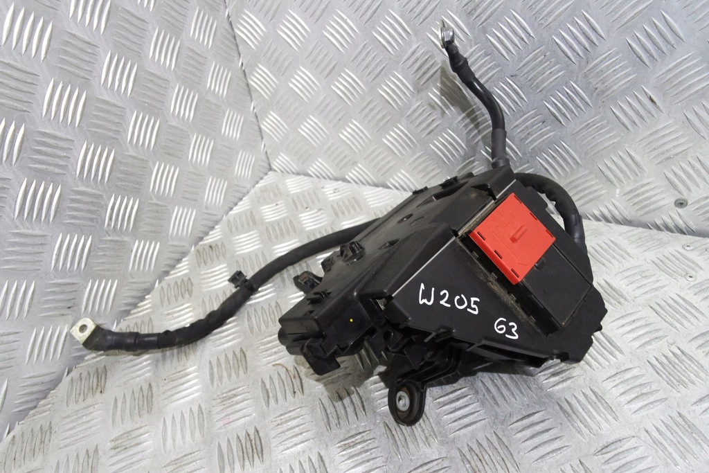 фото №1, Mercedes w205 amg c63 коробка предохранителей