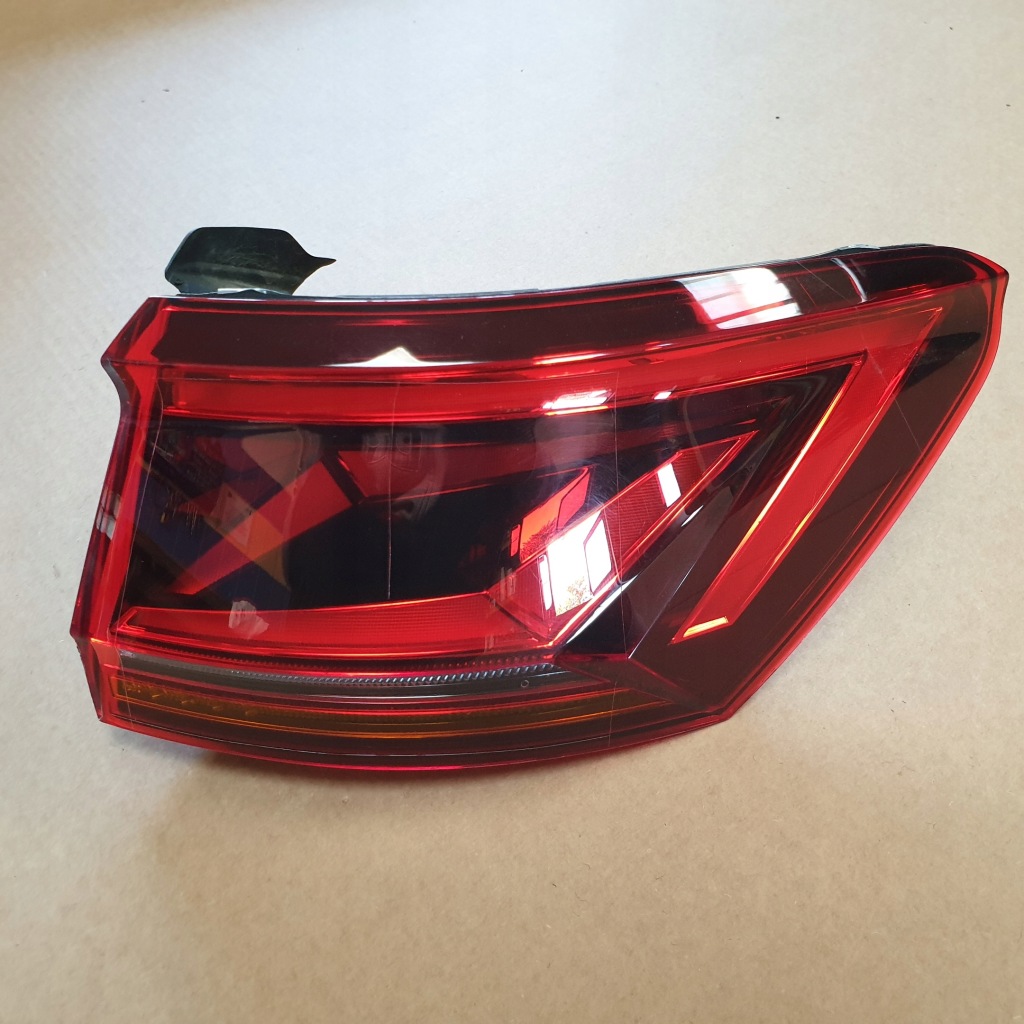 фото №1, Vw touareg iii лампа задняя правый led