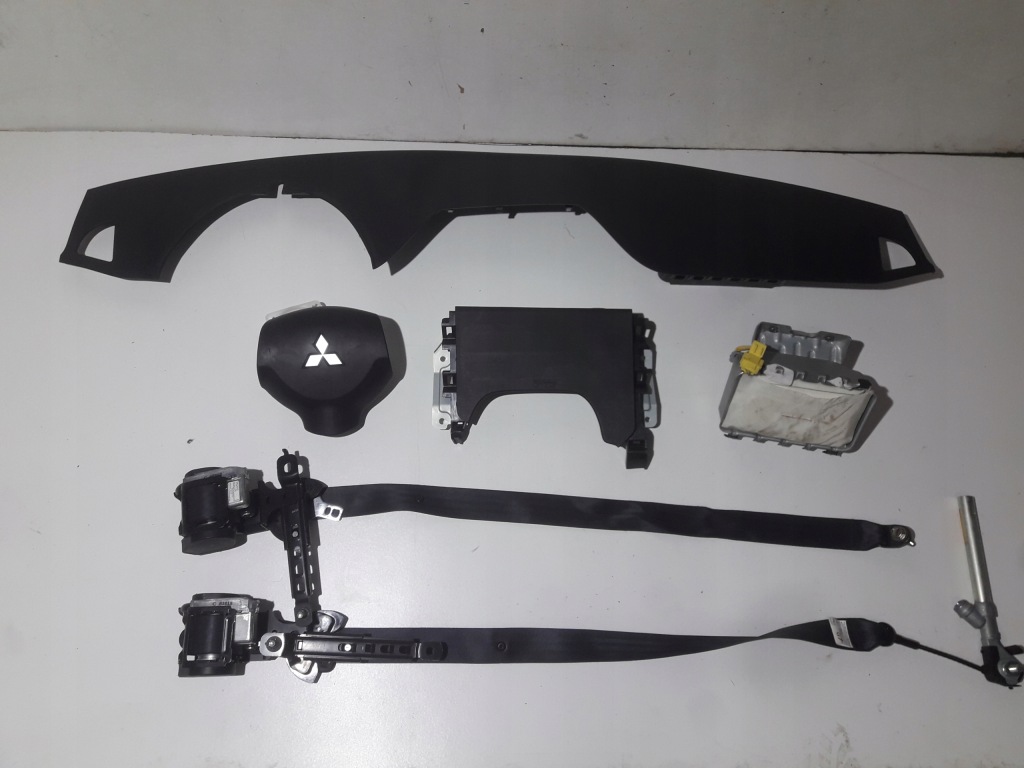 фото №1, Mitsubishi asx приборная панель консоль подушка безопасности подушки безопасности ремни