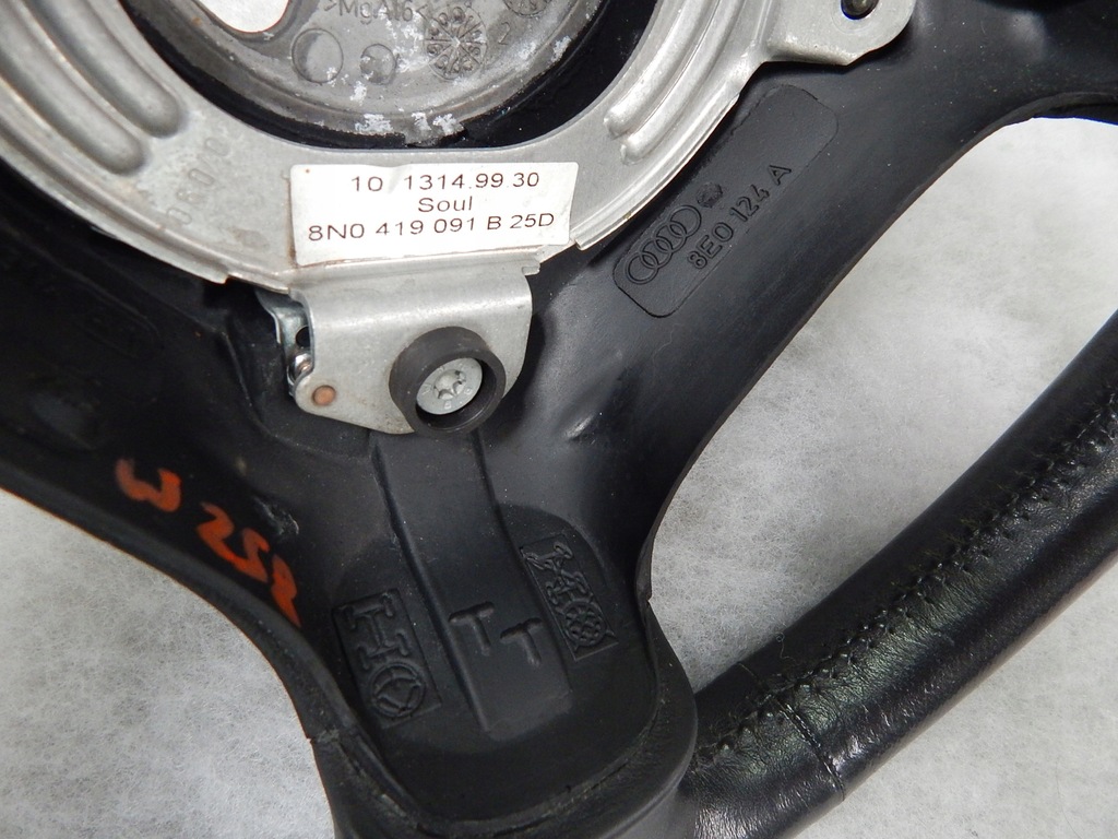 фото №9, Audi tt 8n0 - воздуховод кожа oryg