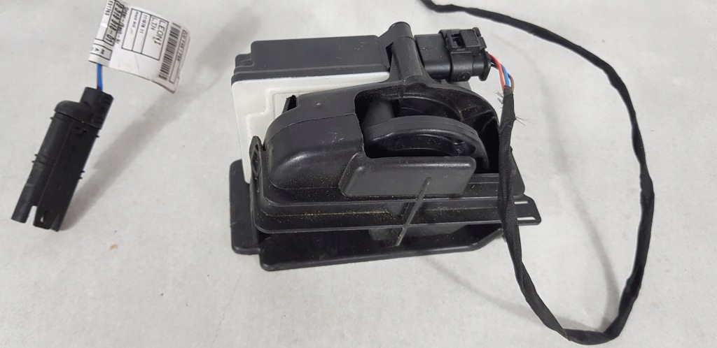 Bmw x1 f48 моторчик регулювання блок керування Оригінал