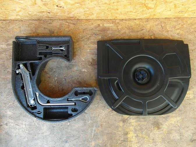 фото №1, Audi tt 8n r32 quattro вкладыш колеса запаска домкрат ключ ушко комплект