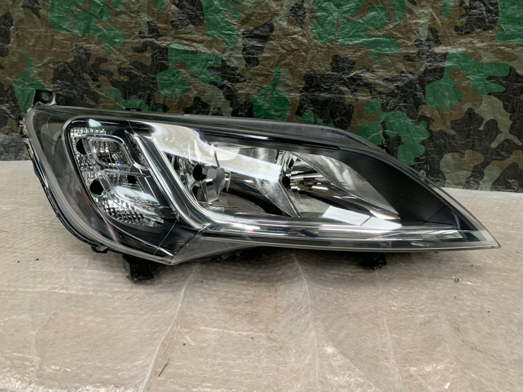 Купити Peugeot boxer рестайлінг  14- права лампа передня