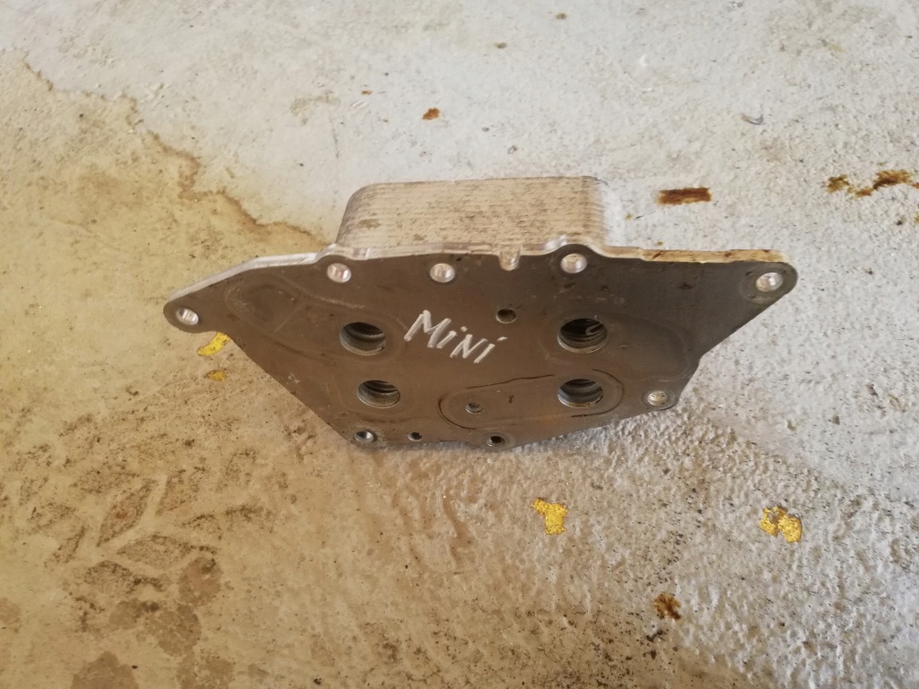 Купить Mini cooper f57 радиатор масла 8585236