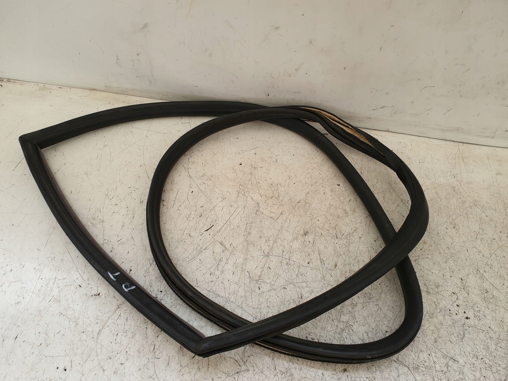 фото №1, Прокладка двері правий задня audi a8 d2 4.2 00r eu