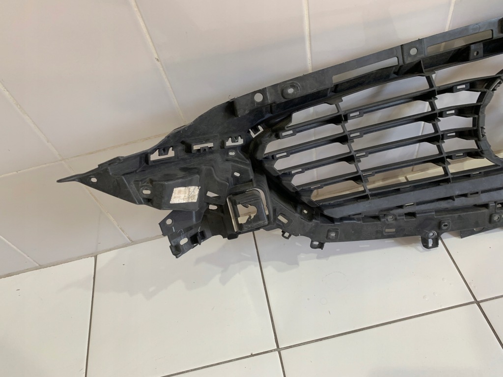 фото №8, Mazda оригинальный номер g46l-50712 решётка радиатора решётка радиатора