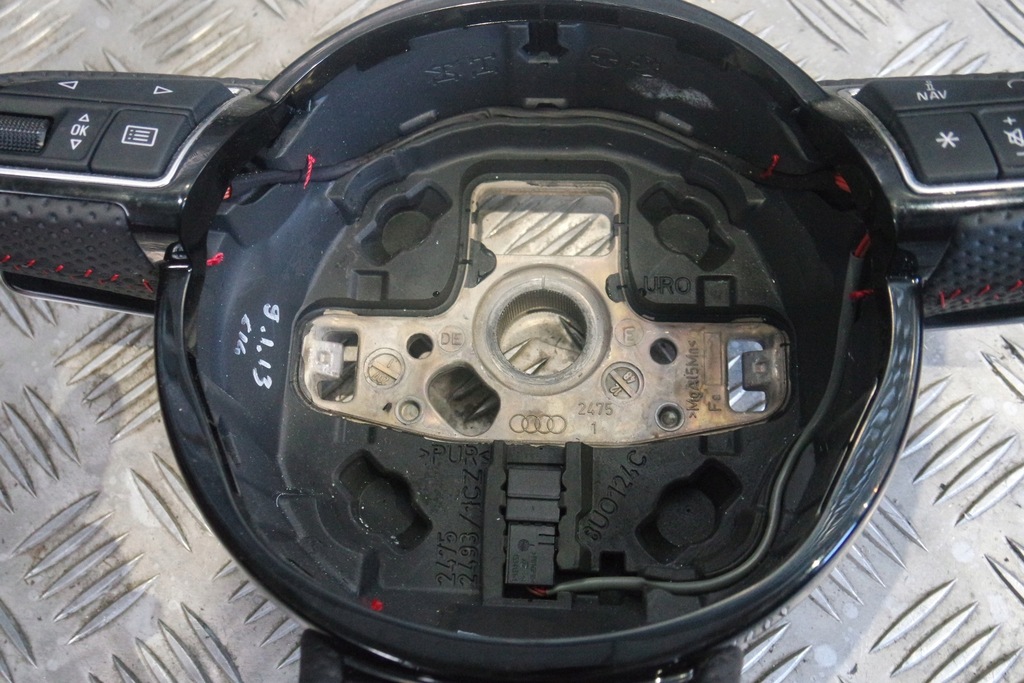 фото №6, Воздуховод кожа audi a6 rs6 4g czerwona nic r159