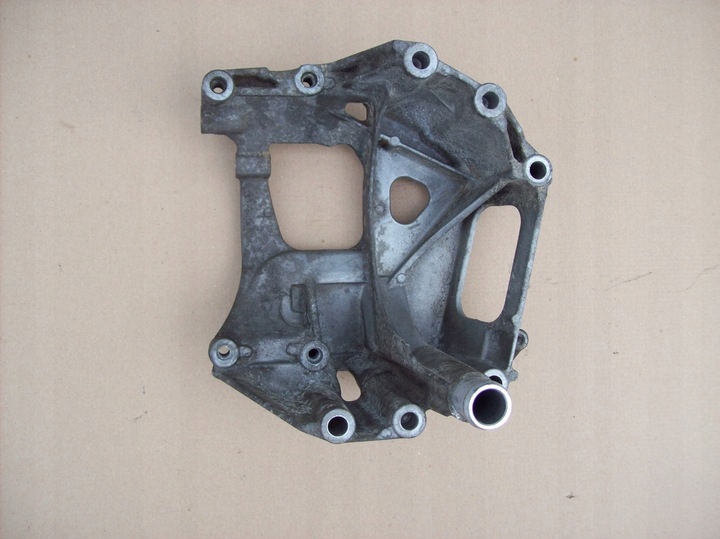 фото №1, Mercedes w222 кронштейн генератора v12 m277 s60