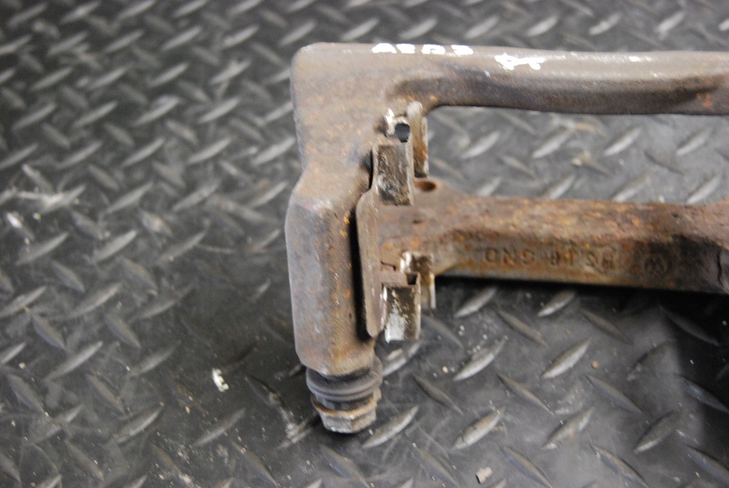 фото №5, Скоба суппорт правый задняя audi a8 d3