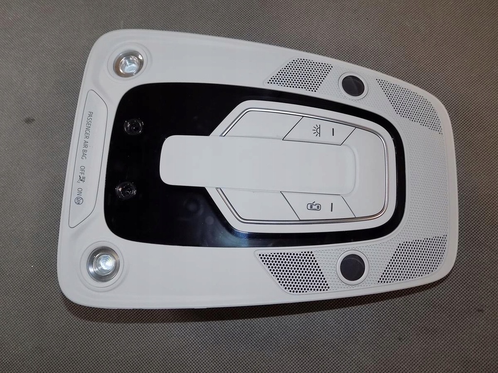 фото №1, Audi a7 4k лампа потолочный салона 4k0947135