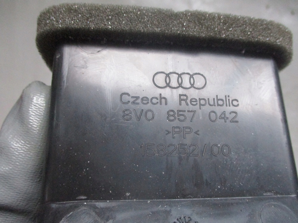 фото №4, Audi a3 8v 12- решётка обдув 8v0819203 8v0857042