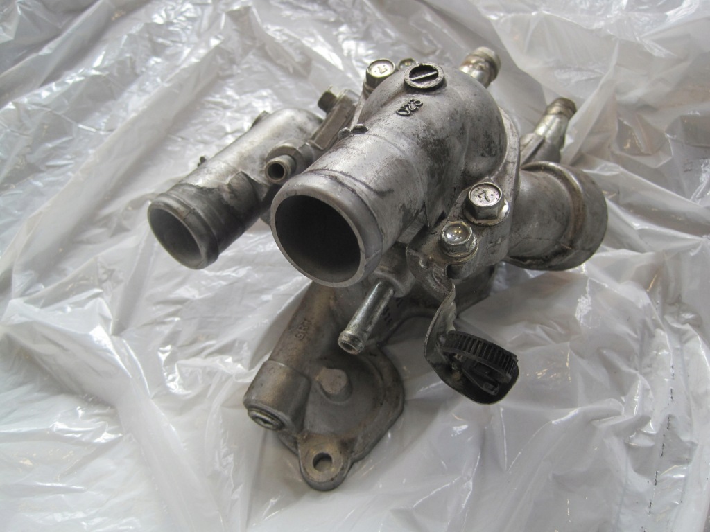 фото №1, Корпус термостата mitsubishi outlander 2.0