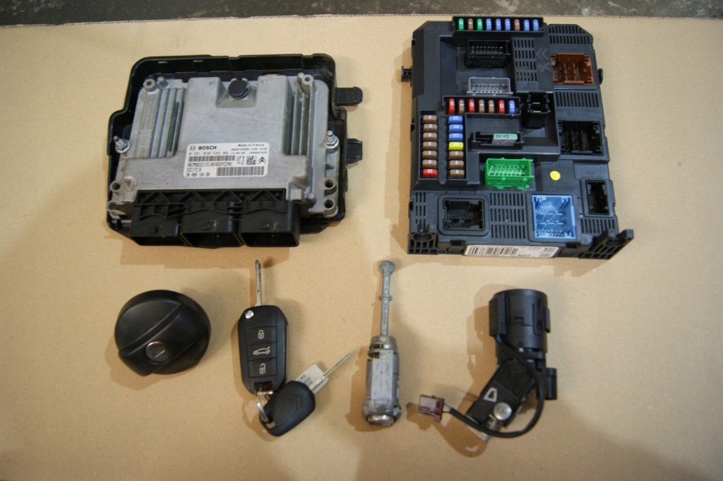 фото №1, Citroen cactus 1.6 ehdi напівавтомат бортовий комп'ютер набір