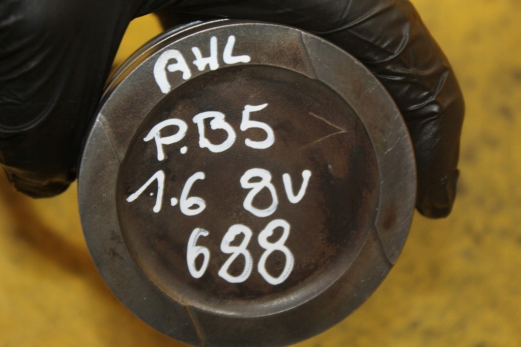 фото №11, Поршень шатун шату́н passat b5 1.6 8v ahl 81l35 058