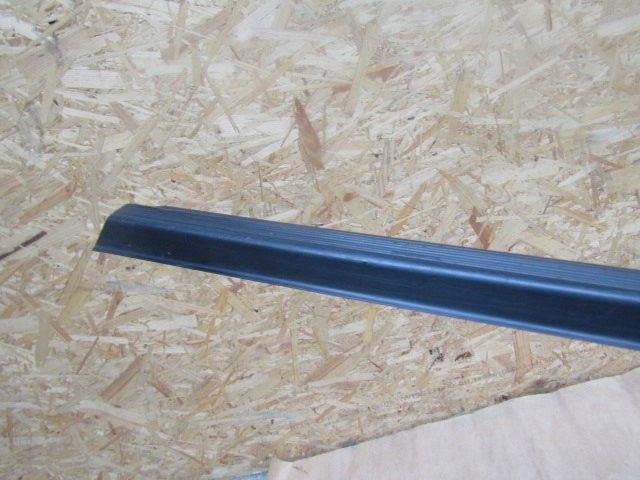 12 mercedes w201 190 задня молдинг поріг накладка на поріг задні чорна Оригінал