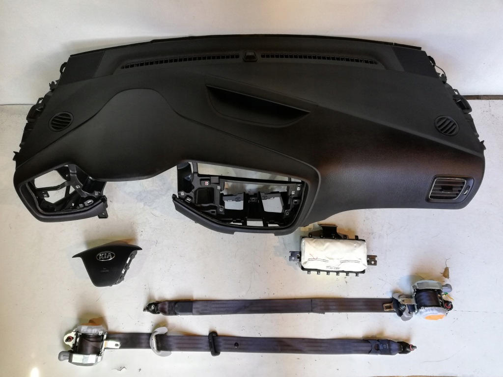 фото №1, Kia ceed приборная панель консоль подушка безопасности подушки безопасности ремни