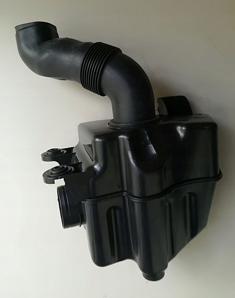 фото №16, Корпус резонатор фильтра воздуха audi a3 8p 1,6