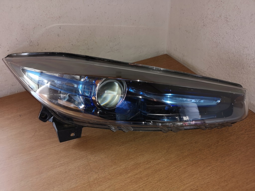 фото №2, Лампа права renault zoe europa