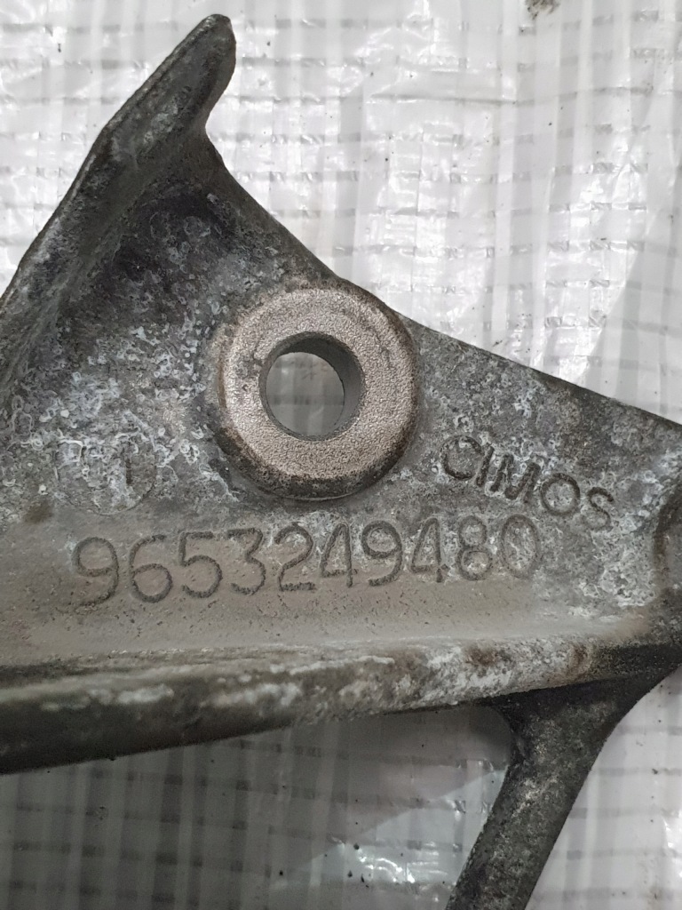 Кронштейн кронштейн генератора fiesta mk7 Оригинал