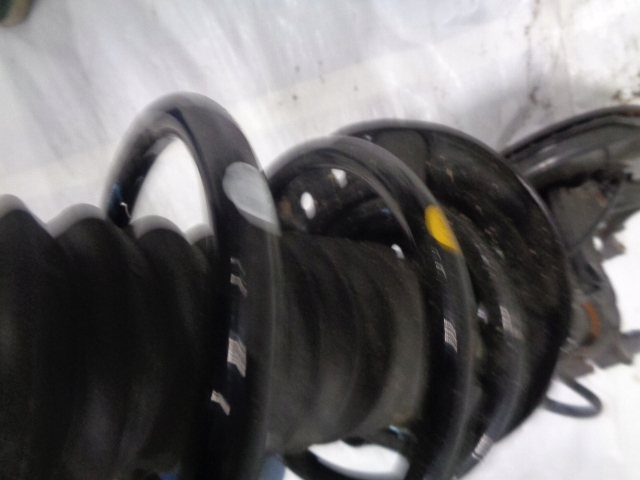 фото №9, Kadjar 1.5 амортизационная стойка поворотный кулак амортизатор правый