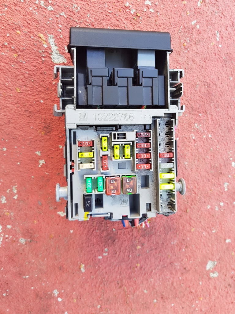 фото №1, Коробка bsi предохранителей insignia a 2.0 cdti