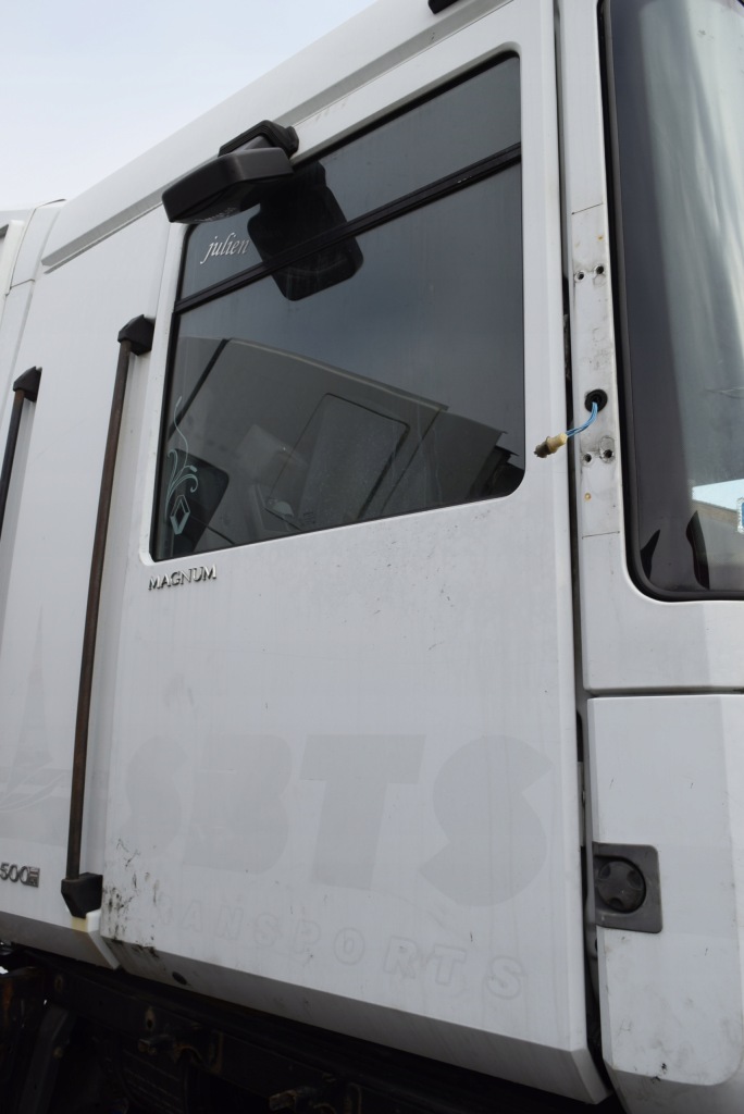 Купить Renault magnum 460 / 500 dxi дверь правое