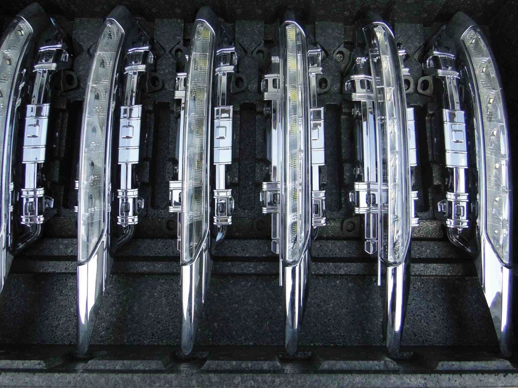 фото №2, Mercedes r klasa w251 led w бампер передній 251