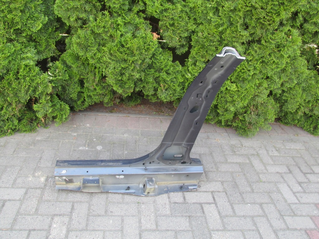 Стойку порог правый  focus mk3 универсал hb 2013 год Цена